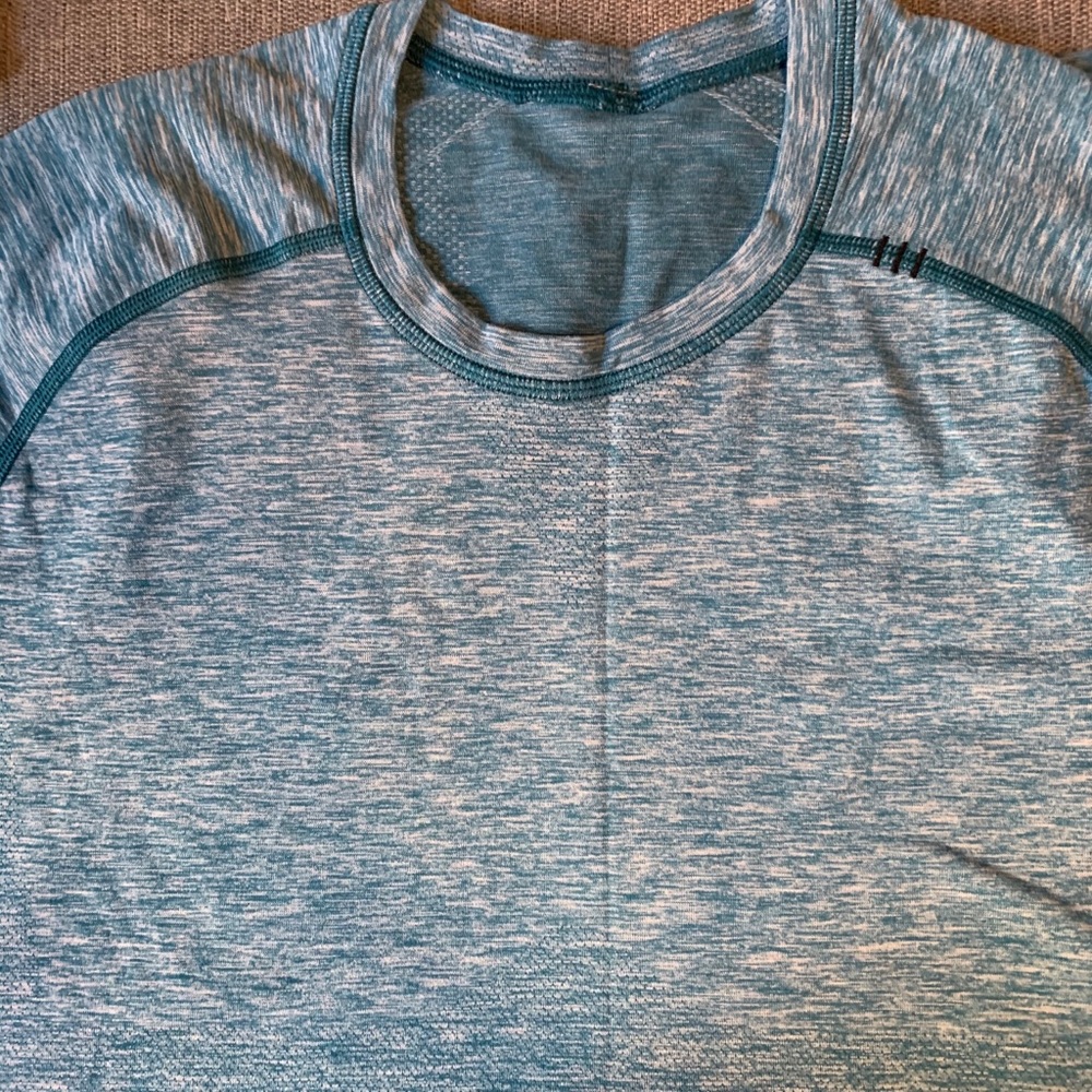 Lululemon men’s blue metal vent